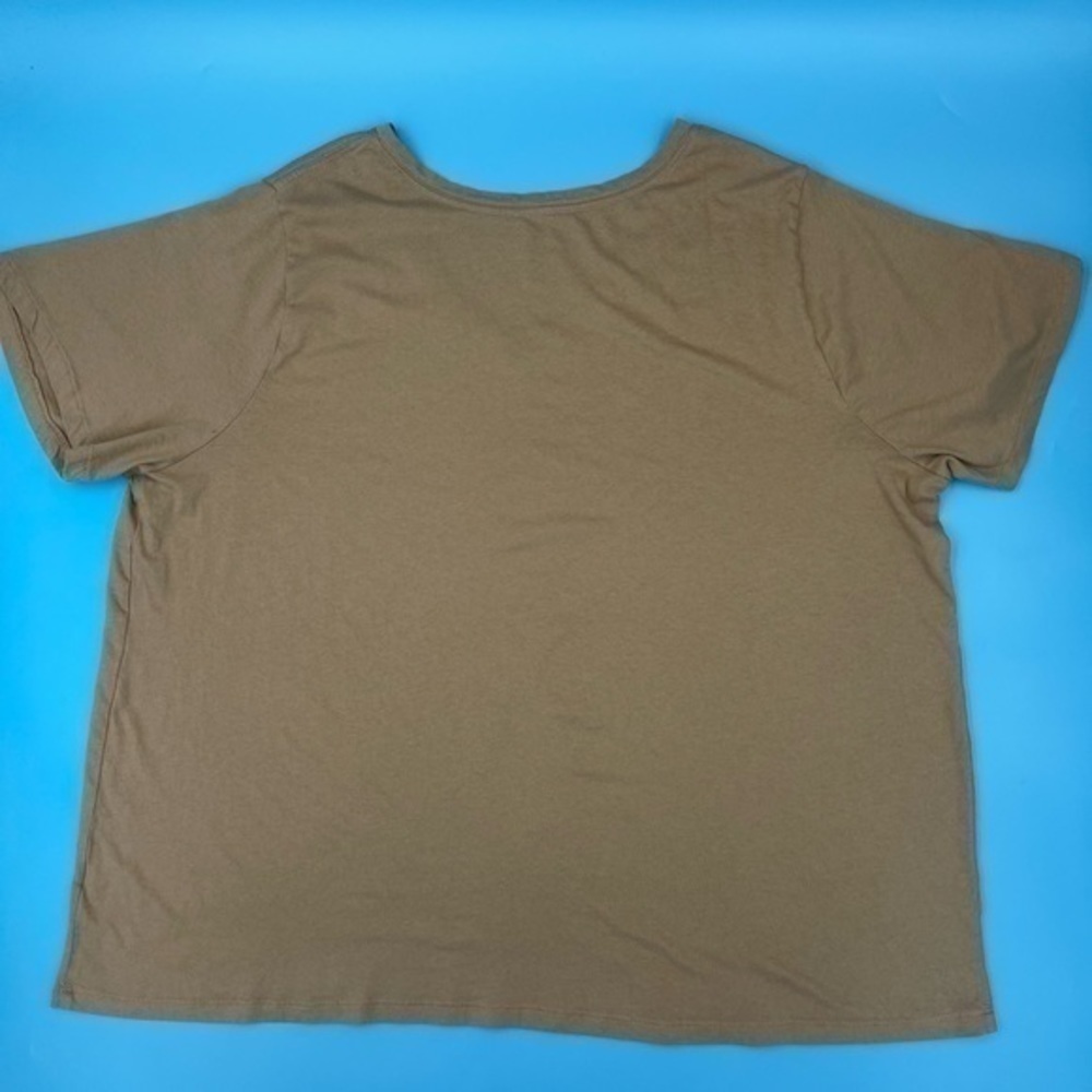 AVA VIV V-Neck Tee - Picture 3 of 3